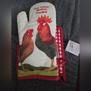NEW Primitives By Kathy Clucker Rooster Oven Mitt Set - Red and White